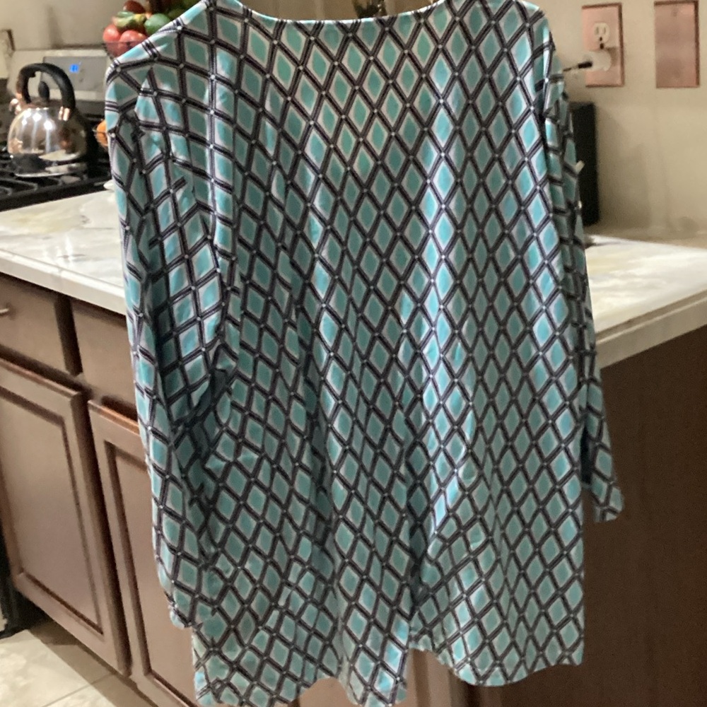 Chic Diamond Pattern V-Neck Blouse - image 3